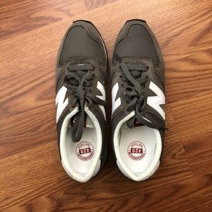 New Balance 420 Sneakers